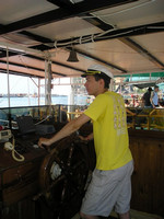 2010.06.04 В роли капитана парусной лодки, пока ещё стоящей в порту Алании (Турция).
