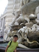 2016.09.16 With a terrible face to match the characters of the Viennese fountain “Power [of Austria] on Land” (“Die Macht zu Lande” Brunnen).