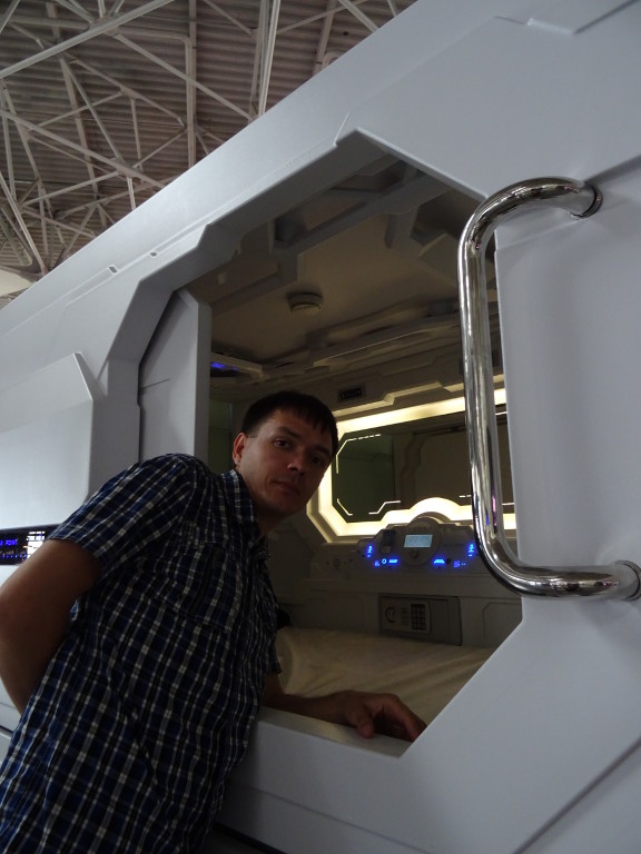 2019.05.30 On the 2st floor of the capsule hotel at the “Vnukovo” airport.