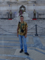 2019.10.03 Against the background of the honor guard of the Italian military memorial in the center of the Vittoriano.