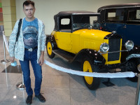 2020.08.19 Inside the Domodedovo airport, for some reason there was an exhibition of vintage cars – having the same relation to the airport as Lomonosov, whose name the airport is named after now.