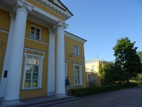 2021.07.12 With the beautiful building of the “Alexandrino” children's art school: at the left (for me) / right (for a viewer) edge of the main porch.