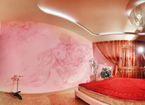 Розовая мечта 
(стена 450 х 250 см, роспись водоэмульсионной краской с колером; 2015-й год)