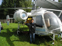 2004-08-15. Около вертолёта Ка-26 в Центральном музее ВВС.