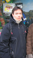 2005-03-24. У витрины книжного магазина в Москве.