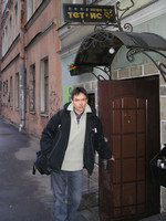 2006-01-14. У одного из первых Интернет-кафе в Питере.