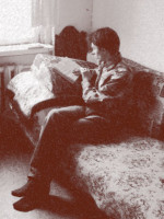 2006-05-31. Портрет читающего меня, шаг 2: фильтр Photoshop «уголь и мел».
© 2006 Диана Козинцева