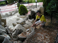 2010-06-02. У разрушенной стены парка г. Конаклы (Алания, Турция).