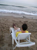 2010-06-03. Стоишь на берегу и чувствуешь солёный запах ветра, что веет с моря, и веришь, что свободен ты, и жизнь лишь началась…