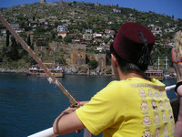 2010-06-04. Наслаждаясь видом крепости и побережья Алании (Турция).