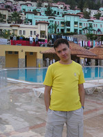 2011-06-21. В первый день летнего отдыха в Турции, у бассейна горного отеля.