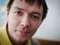 2012-03-07. Крупным планом на фирменном праздновании 8 марта. 
© 2012 Сергей Лакеев