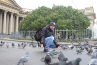 2015-10-25. У Казанского собора голуби хитрые – из пустых рук кормиться не хотят. 😊