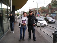 2016-09-17. Так как в Вену мы ездили без детей, традиционную фотографию с местным милиционером пришлось делать не со старшим сыном, а со мной. 😊