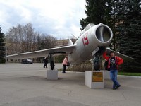 2018-04-29. Держась за самолёт МиГ-15 УТИ, на котором летал Юрий Гагарин и другие первые космонавты, заряжаюсь в Звёздном городке духом великих свершений.