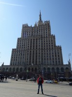 2018-04-30. Жилой дом на Кудринской площади – одна из семи сталинских высоток. «А я маленький такой». 😊