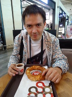2018-09-06. Лучший перекус в турецком аэропорту – это настоящие турецкие кофе и калач-симит.