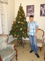 2018-12-29. Стоя рядом с ёлочкой «Вознесенской слободы» перед фирменным празднованием Нового 2019 года.