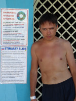 2019-06-09. Суровый Mr. StingRay (этот мой компьютерный псевдоним я когда-то активно использовал) в аквапарке перед подъёмом на водную горку своего имени. 😊