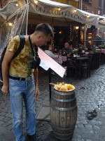 2019-10-03. Вот так заманчиво итальянские уличные ресторанчики показывают, из каких продуктов они готовят свои блюда.