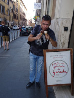2019-10-04. Не уверен, является ли Gelateria dei Gracchi лучшим кафе-мороженым в Риме, но мороженое у них точно ням-ням!.. 😊
