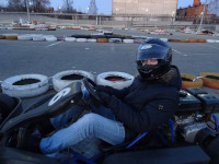 2019-11-23. Экипирован и рад перед стартом заезда на картах на полигоне “Lux Kart”.