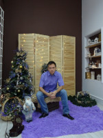 2019-12-29. Беря с собой в фотостудию сиреневую (ну или кто там точнее меня разбирается в цветах?) рубашку, я никак не ожидал, что там меня ждёт сиреневый же мохнатый коврик!.. 😮