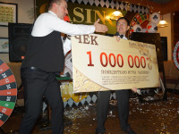2019-12-30. Я выиграл 1 000 000 в казино! Шок от получения чека. 😮