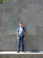 2021-05-16. У одного из памятников Юрию Гагарину и Владимиру Серёгину, в виде киля самолёта (они погибли в авиакатастрофе), крупный план.
