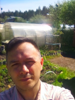 2021-05-23. Дачный работник подготовил площадку под переезд детского домика.