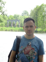 2021-05-23. На фоне пруда и музыкального павильона в усадьбе Храповицкого (в посёлке Муромцево Судогодского района Владимирской области).
