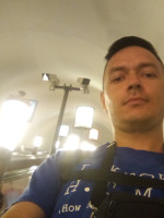 2021-07-11. Автофото (selfie) в питерском метро. ✔️ Хотя на нём отличий от московского не увидеть.