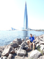 2021-07-11. На камнях (волнорезах?) у башни Лахта-центра.