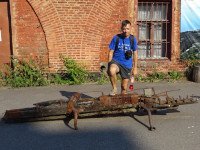 2021-07-11. Не «Крокодил Данди», а скорее, «охотник за крокодилами», причём совсем бесстрашный – челюсти у крокодила-то стальные, из металлолома. 😁