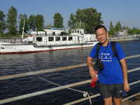 2021-07-11. Я и «РапсодиЯ (2)» в одном из портов Кронштадта пред очень ярким солнцем. 😎
