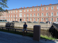 2021-07-12. В (точнее, на, так как это остров) Новой Голландии, но на фоне (через Крюков канал) Центрального военно-морского музея имени императора Петра Великого.