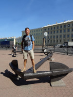 2021-07-12. На одном из 2-х декоративных (а когда-то, возможно, практичных) якорей с южного торца Центрального военно-морского музея, на улице Большая Морская, прямо напротив Поцелуева моста.