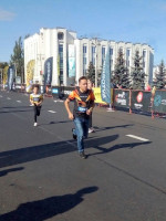 2021-09-11. Бегу последний, финишный отрезок своих 3-х километров в составе Владимирского полумарафона «Золотые ворота», можно сказать, по Театральной площади.