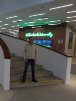 2021-11-13. На лестнице «Сберуниверситета» с его старой вывеской “Sberbank University”, в полный рост.
