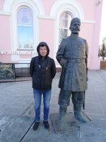 2022-03-16. With a supposedly cast-iron mayor at the “Museum of Living Paper” on Minin and Pozharsky Square in Nizhny Novgorod (Russia).