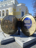 2022-03-16. At the “Kulibin's Clock” art object on the Theater Square of Nizhny Novgorod (Russia), between 2 halves, mechanical and digital.