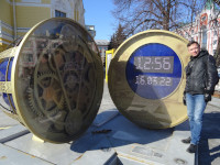 2022-03-16. At the “Kulibin's Clock” art object on the Theater Square of Nizhny Novgorod (Russia), at the right (digital) half.