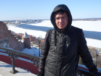 2022-03-16. On the observation ground at the top of the Chkalov Stairs, with a view to the Nizhny Novgorod Kremlin, the thawing Volga (the middle of March) and the “Nizhny Novgorod” Stadium (Russia).