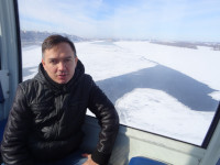 2022-03-17. A view from a cabin of the “Nizhny Novgorod – Bor” cable car to me (with my mouth slightly open, quite a general plan) and the same melted “heart” of the Volga.