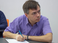 2022-04-09. I am listening attentively to the lecturer at my first “Total Dictation” (of the Russian language for adults).