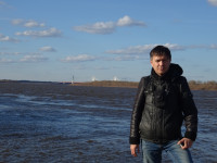 2022-04-15. Overgrown and leeward in Murom (Vladimir region, Russia), on an embankment of the Oka, against the background of a cable-stayed bridge over it, a general plan.