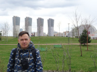 2022-04-30. In the “Khodynskoye Field” park with unusual buildings, including against the background of the towers of the “Grand Park” residential complex located nearby.