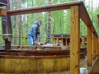 2022-05-28. This is not Lara Croft, the tomb raider, this is me, the thief of the lids of the bath tubs in Tumbotino (Pavlovsky district, Nizhegorodsky region, Russia)! 😁