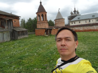 2022-06-05. A selfie against the background of Yuiev [Polsky] Kremlin from the side that is usually not shown to tourists. 🫣