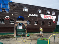2022-06-05. At the “Little Boat [of Peter I the Great]” cafe in Pereslavl-Zalessky (Yaroslavl region, Russia).